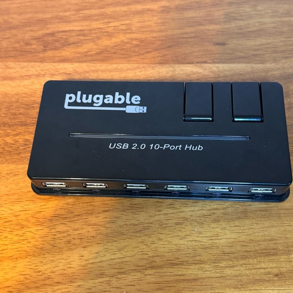 Plugable USB 2.0 10-Port High Speed Hub with Power Adapter and Two Flip-Up Ports - Picture 2 of 9